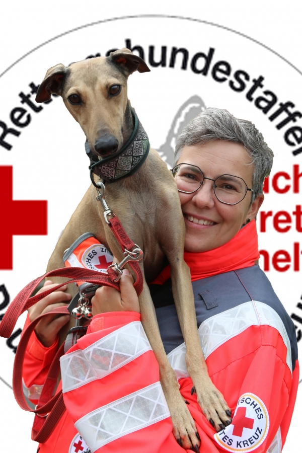 Stephanie Schüler mit ihrem Rettungshund